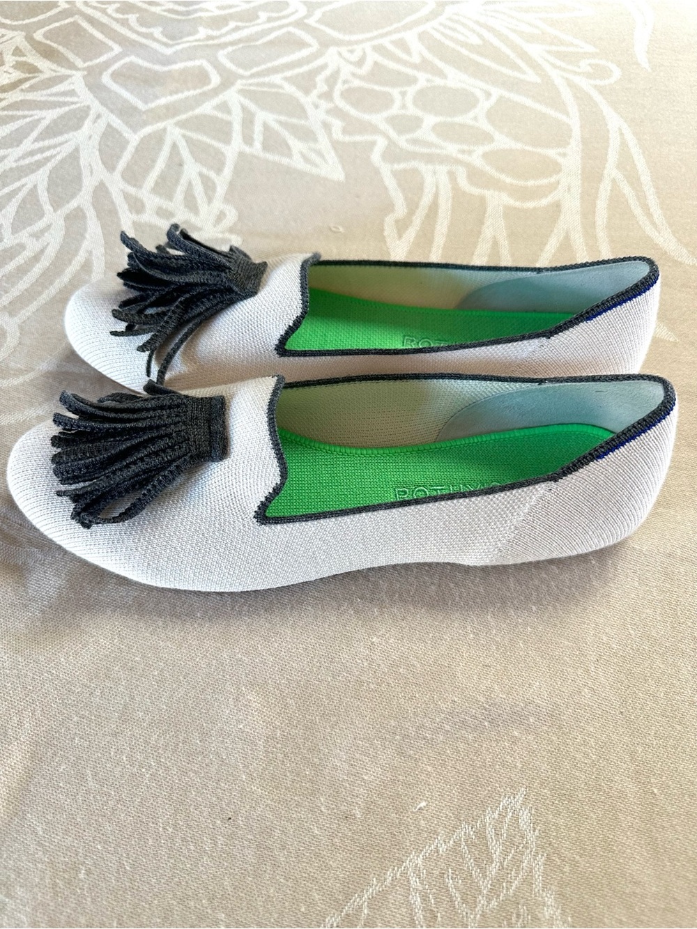 Rothy’s The Loafer Tassel Ivory Gray Knit Flats Size 9.5 EUC